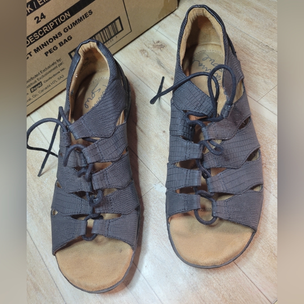 Ladies Natural Soul sandals size 9m